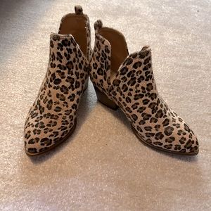 CL by Laundry leopard booties